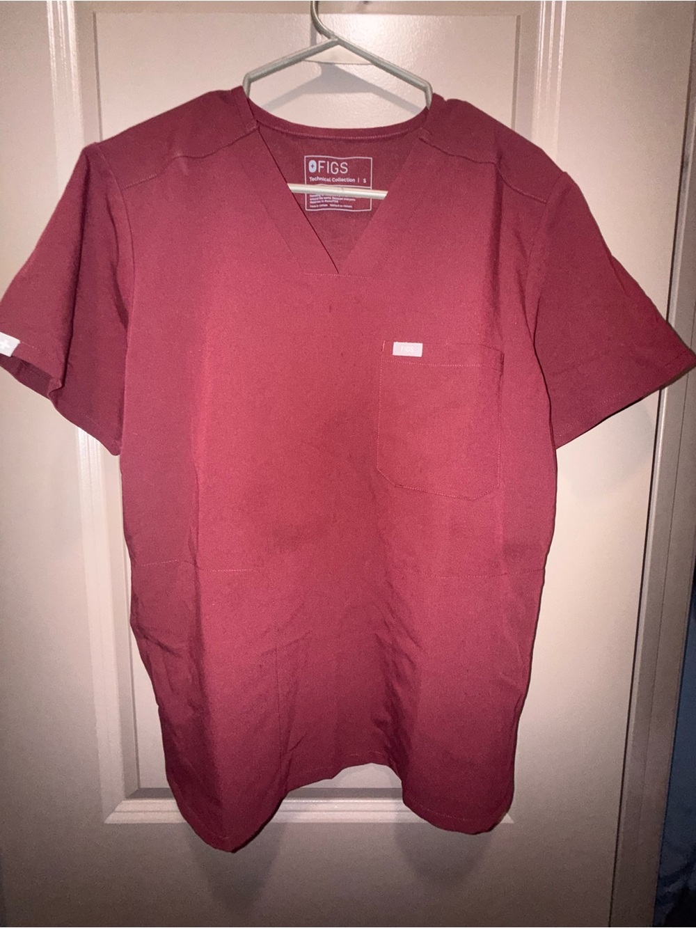 Figs Men's V-Neck Top - Burgundy